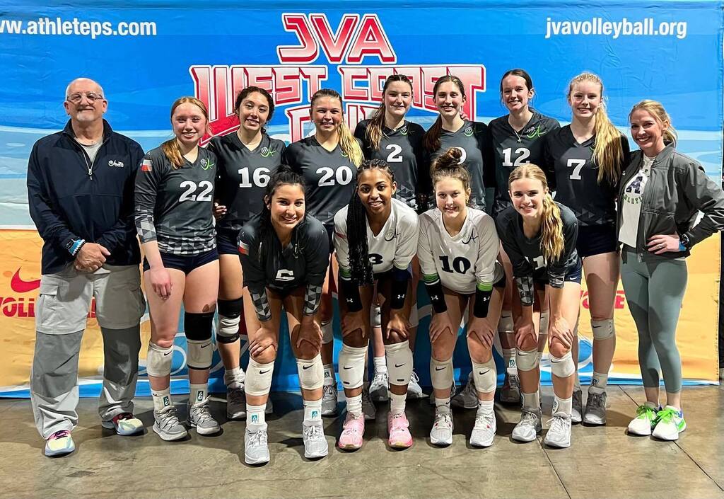16 Navy Telos goes undefeated day one of the JVA West Coast Cup in Long Beach!!💙💚 #excellence #weareareté instagr.am/p/Csw8k3cvDOk/
