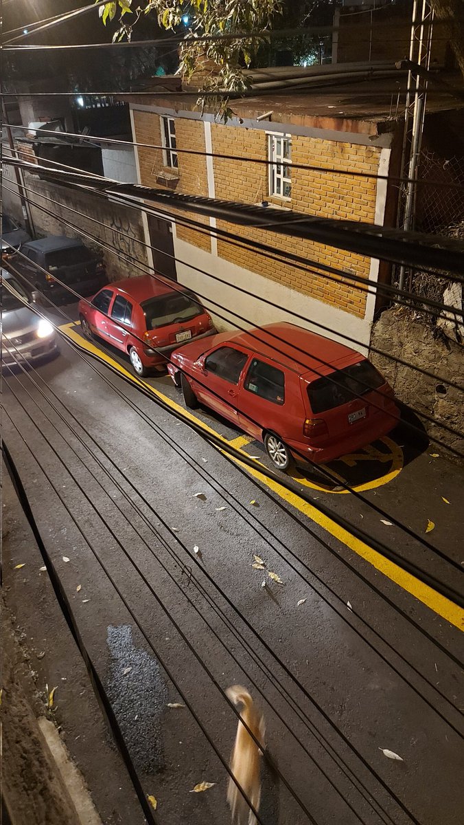 MarthahmH's tweet photo. @AdrianRubalcava se burla y hasta ofende con groserías. Agradezco de favor tu valiosa in tervención a fin de que esta persona respete nuestras entradas y balizamiento. Ya que como te mencioné la calle es angosta. https://t.co/RkeFuJ2yNR