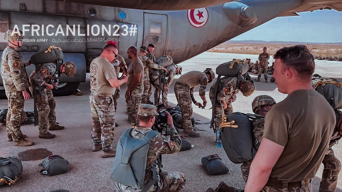 الجيش التونسي  🇹🇳🇺🇸 خلال تدريب السقوط الحر كجزء من أنشطة تمرين #AFRICANLION23 #tunisia #army