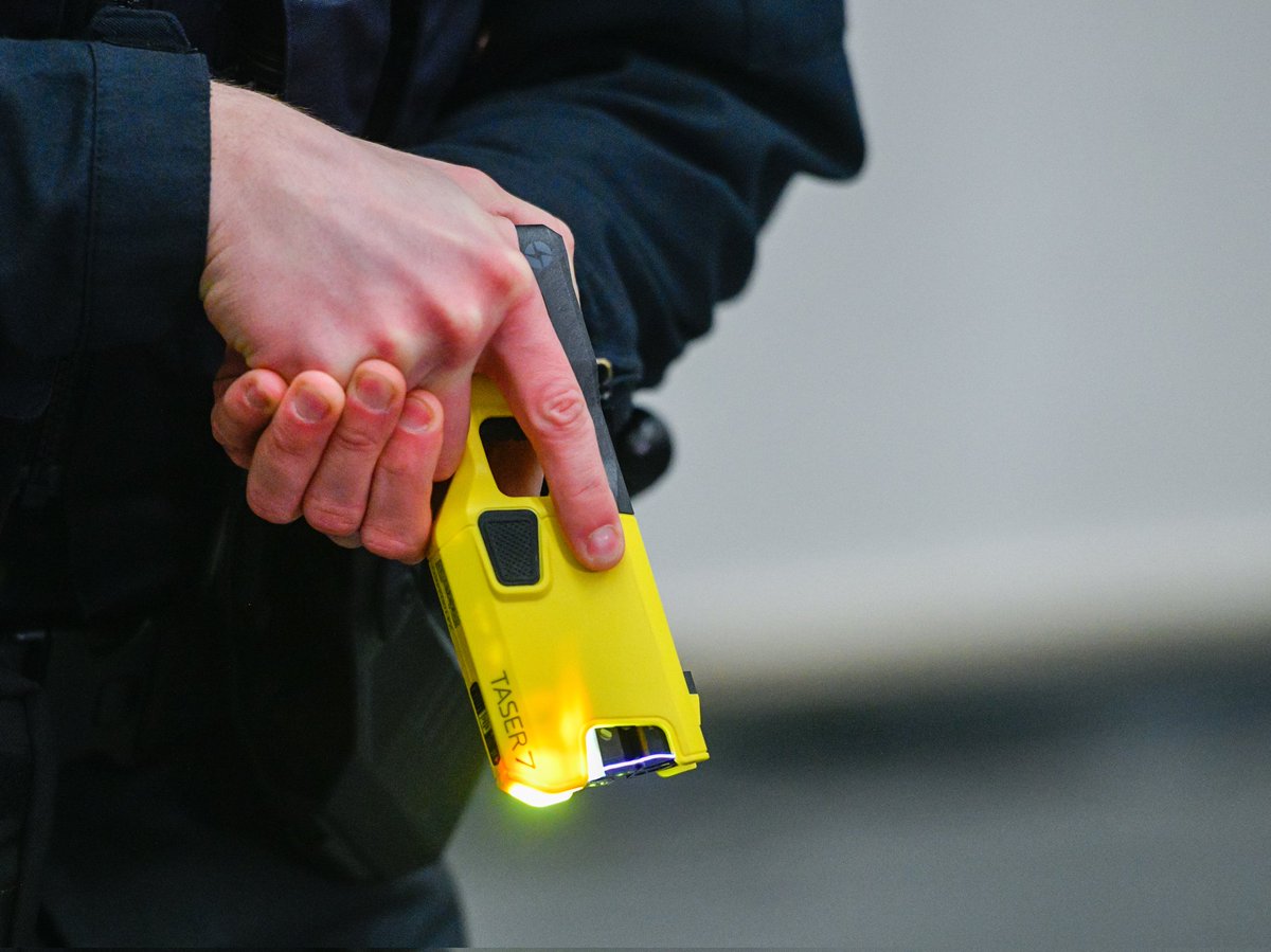 Following on from earlier tweets:

There have been a number of high level discussions which have taken place to look to get <a href="/MPSSpecials/">MPSSpecials</a> officers trained &amp; deployed with Taser. 

<a href="/MPSSpecials/">MPSSpecials</a> are involved in these discussions &amp; are advocating that we are given this opportunity.