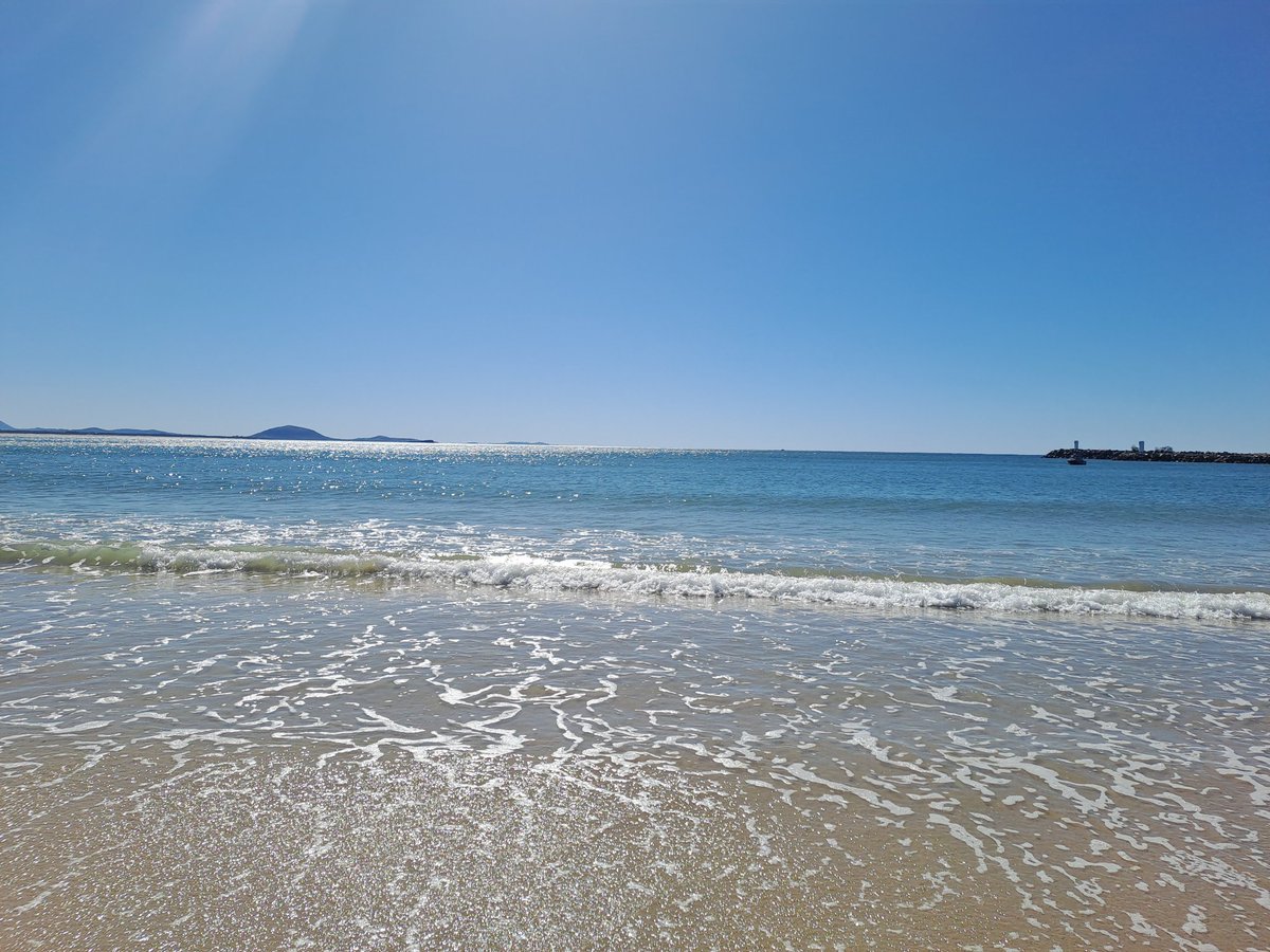 tatrooster's tweet photo. @BeachMooloolaba turned it on yesterday. I even had a swim. Was beautiful. Water crystal clear and warm.. @MySunshineCoast #beachlife #PositiveIons https://t.co/sQPR1j7w4Y
