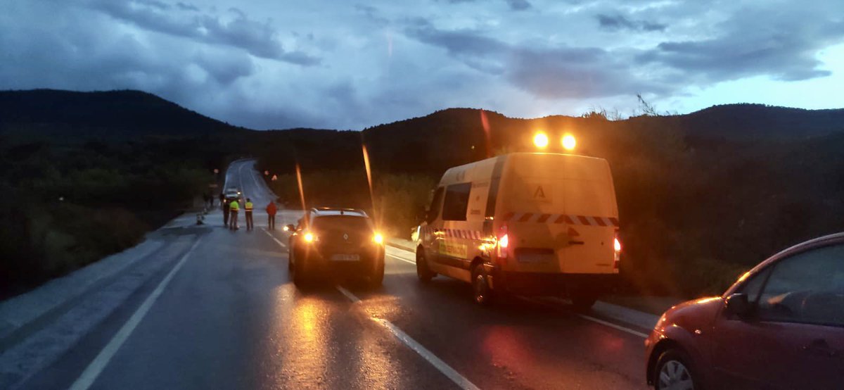 mbarrocal's tweet photo. Fuerte tormenta esta tarde en Oria (Almeria).
La carretera de Oria a Chirivel ha estado cortada por la salida de la Rambla del Pino Blanco.
La Rambla de Oria también lleva mucha agua en estos momentos.
Fotos grupo guasap de Oria.@AEMET_Andalucia @ecazatormentas @MeteoSE https://t.co/ccTPVWedJX