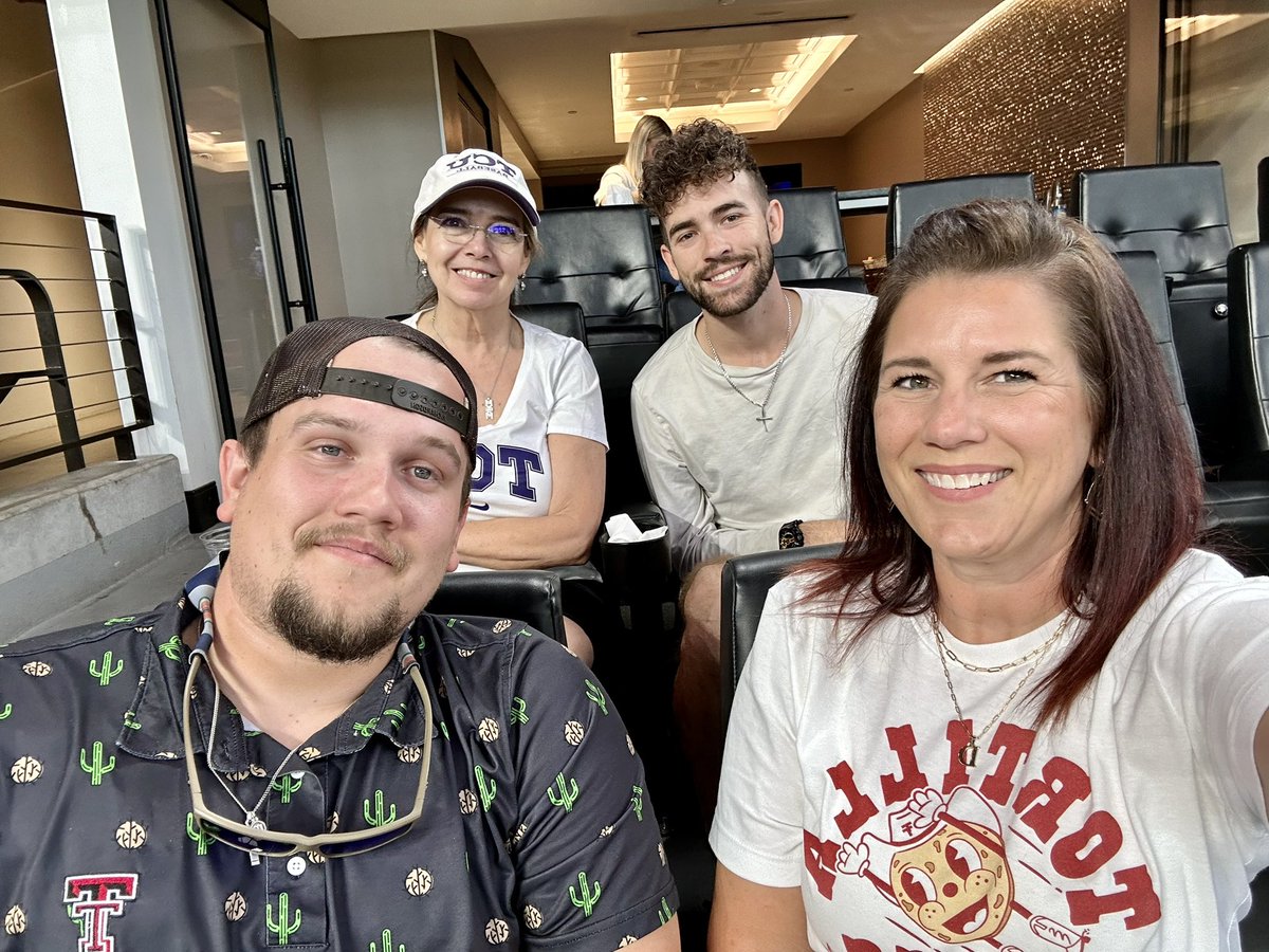 DavisWildcat3rd's tweet photo. #wreck’em @GlobeLifeField https://t.co/GZno5Z66wT