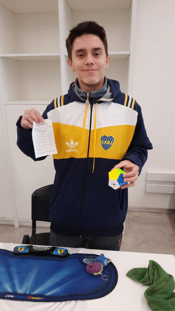 sebacampanario's tweet photo. BREAKING: Es una LOCURA lo que está pasado hoy en la @utditella con el torneo de Rubik: bien temprano, Leandro Martín Lopez logró un DOBLE RECORD MUNDIAL (single y promedio) en Megaminx, con 24.8 y 27.3 segundos. https://t.co/RMIXqvGr0b