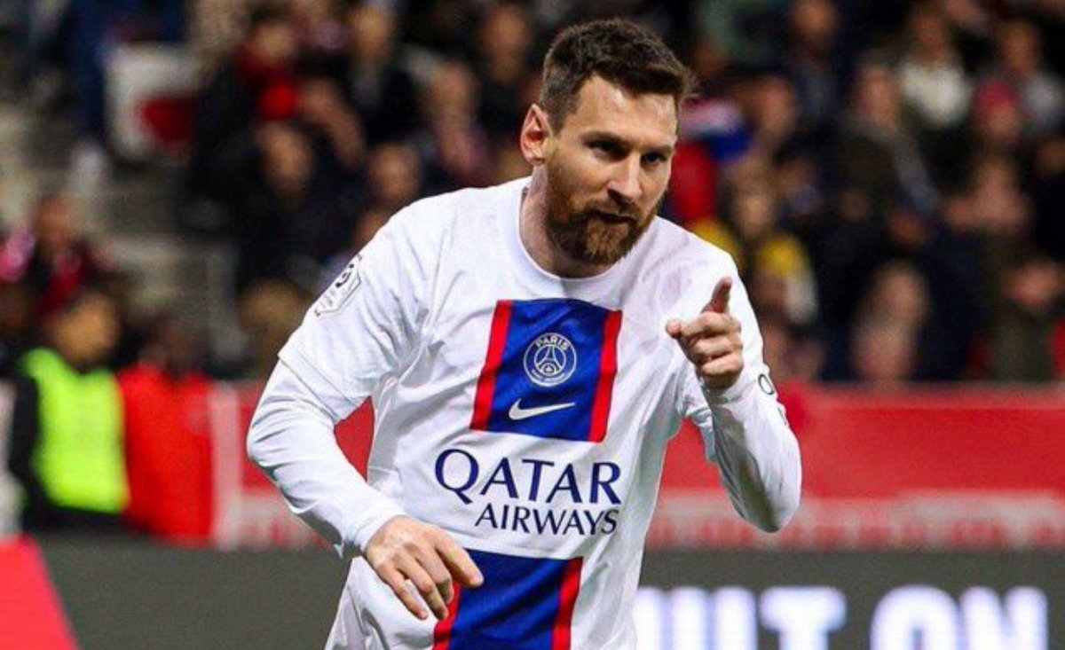 FutbolJan10's tweet photo. Lionel Messi this season:

51 games 
37 goals
25 assists
26 motm
+ French Super Cup
+ Ligue 1 title 
+ World Cup &amp; golden ball 
- > 43 trophies now, World Record

35 years old and still the best 🇦🇷🐐 https://t.co/8jDmZpBk9c