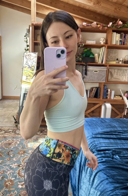 Would you be my spotter while I bench press? https://t.co/u7tE30t021