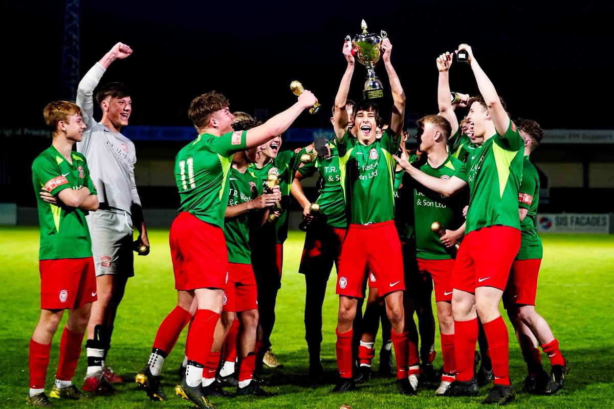 JoeWilko44's tweet photo. A very special season winning the treble with a great group of lads and management.
-FA youth cup run ✅
-League winners (unbeaten in the league all season) ✅
- 3 cup finals (winning two of them)✅
Let’s see what next season brings 👀 https://t.co/Sla3JS50sF