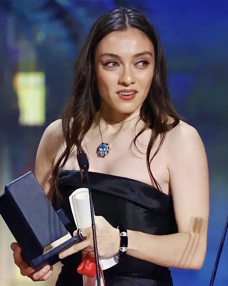 CryptoWolfManTR's tweet photo. 😻 Cannes Film Festivali’nde en iyi kadın oyuncu ödülünü almak. 👏

❤️Gurur. Mutluluk.

Tebrikler Merve Dizdar 👏 https://t.co/OKN8Zk462P