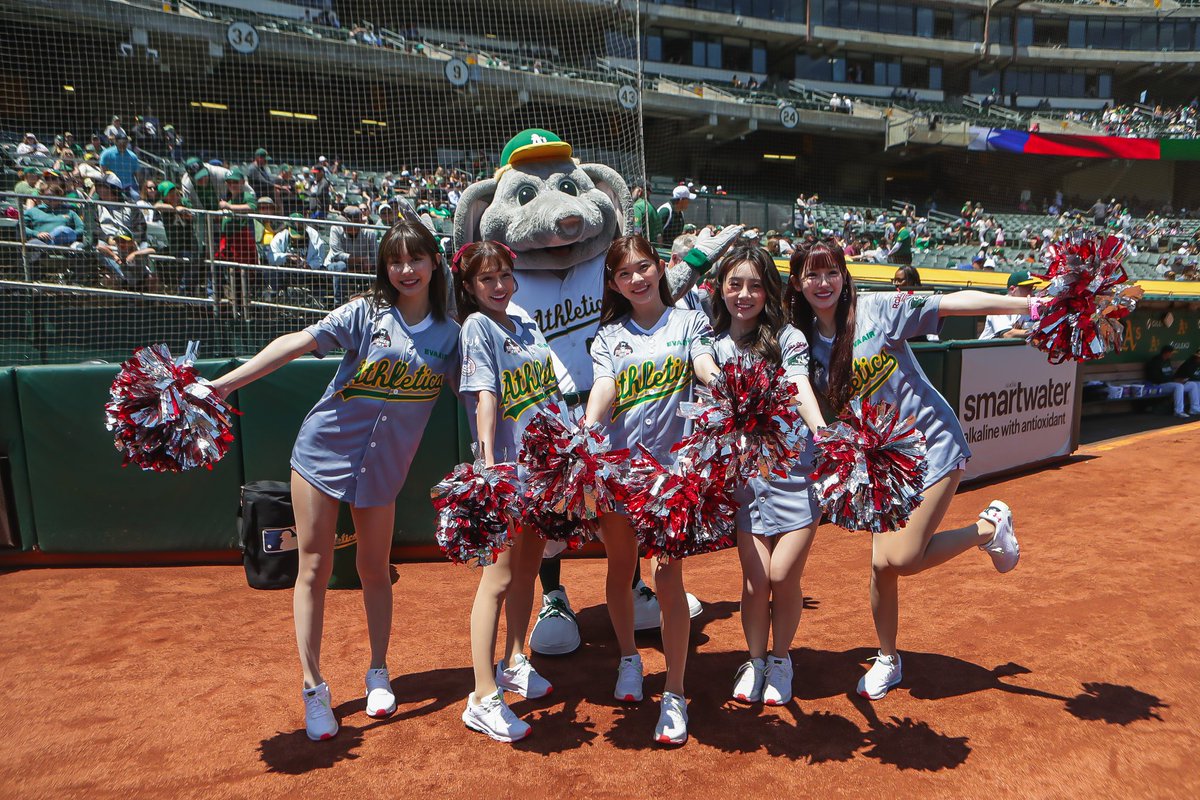 Celebrating Taiwanese Heritage Day with a performance by the Rakuten Girls!