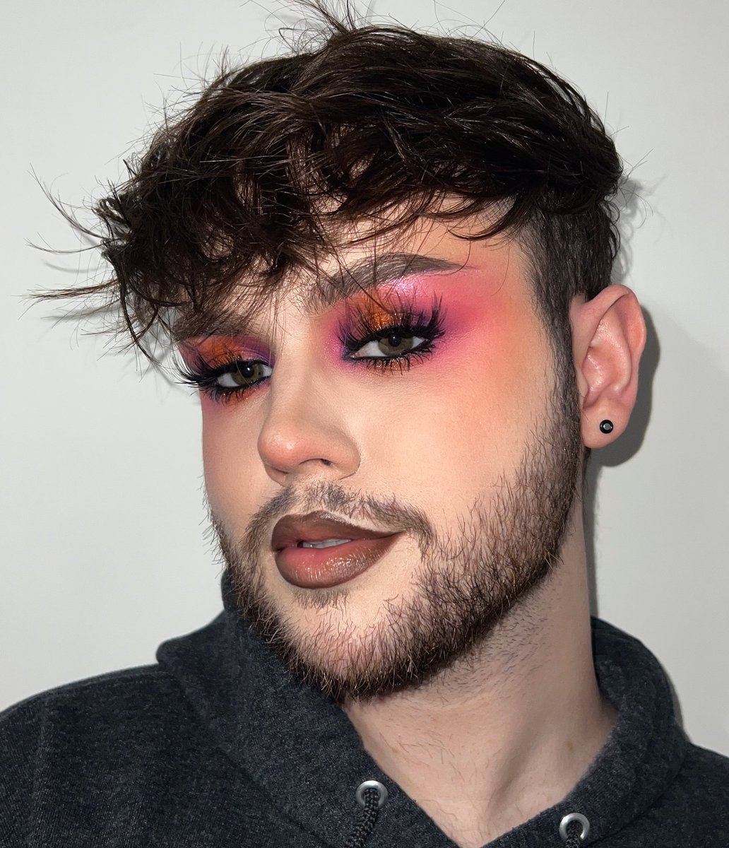 O que você acha da irmã mais velha Nani no remake de Lilo \u0026 Stitch? Eu acho  ela bem egoísta. : r/moviecritic, image size:1032x1200