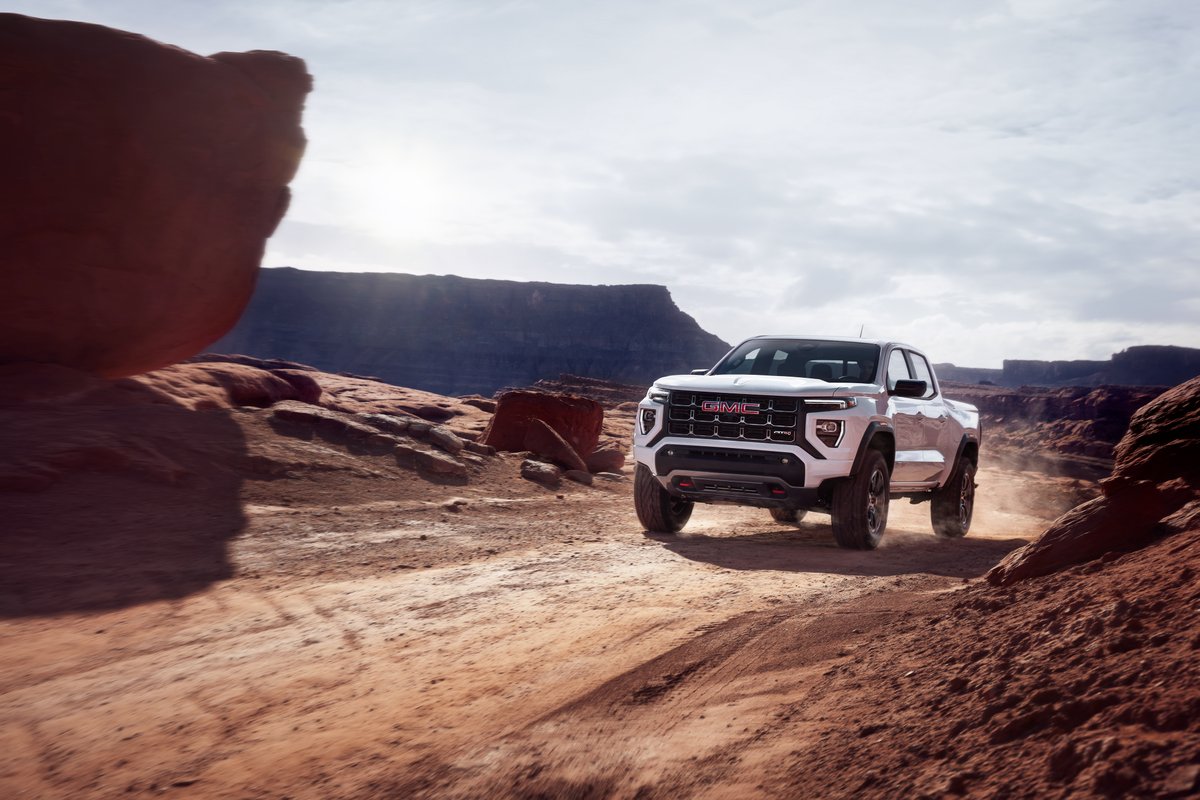 HardyCBG's tweet image. This small truck packs a big punch!

The 2023 #GMCCanyon features a standard 2.7L #Turbo engine delivering 310 hp and a towing capacity of up to 7.700 lbs, plus a great range of available off-road features!

Find yours: bit.ly/3MF2Yra