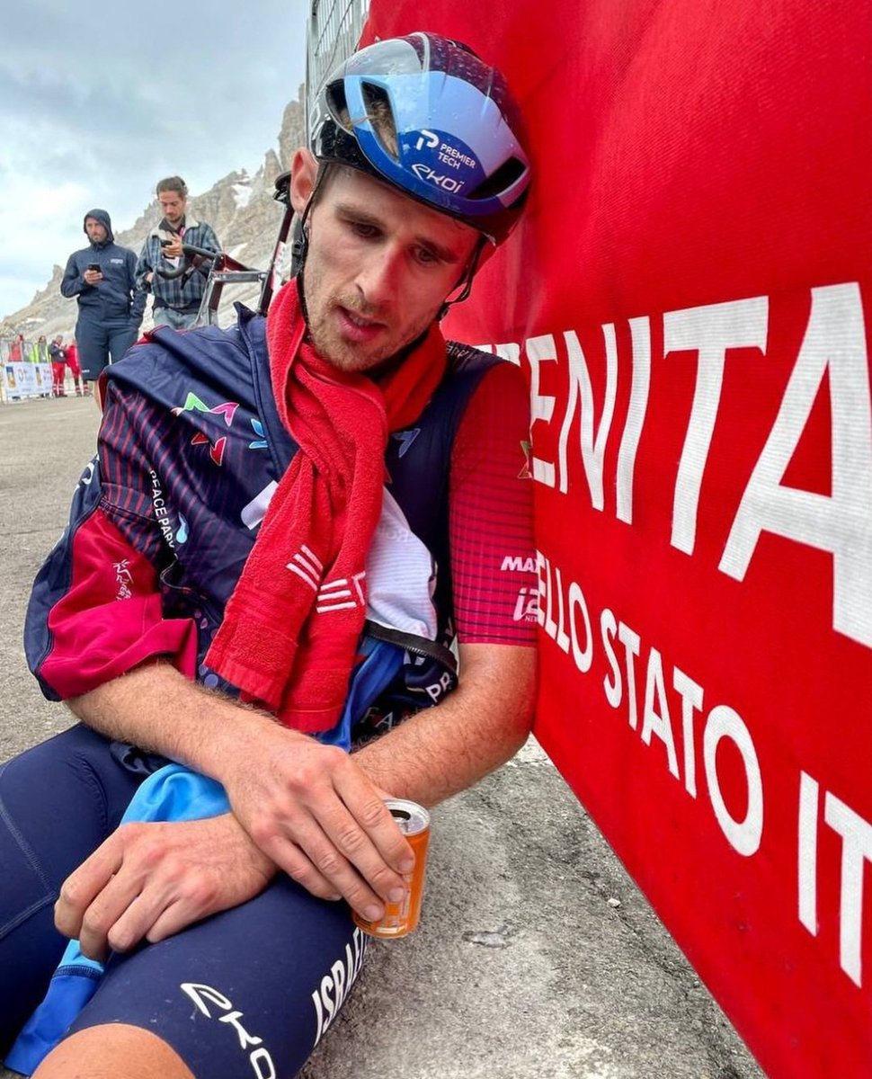 "L'uomo non è fatto per la sconfitta. Un uomo può essere distrutto, ma non può essere sconfitto."

Ai beautiful losers di questo Giro.