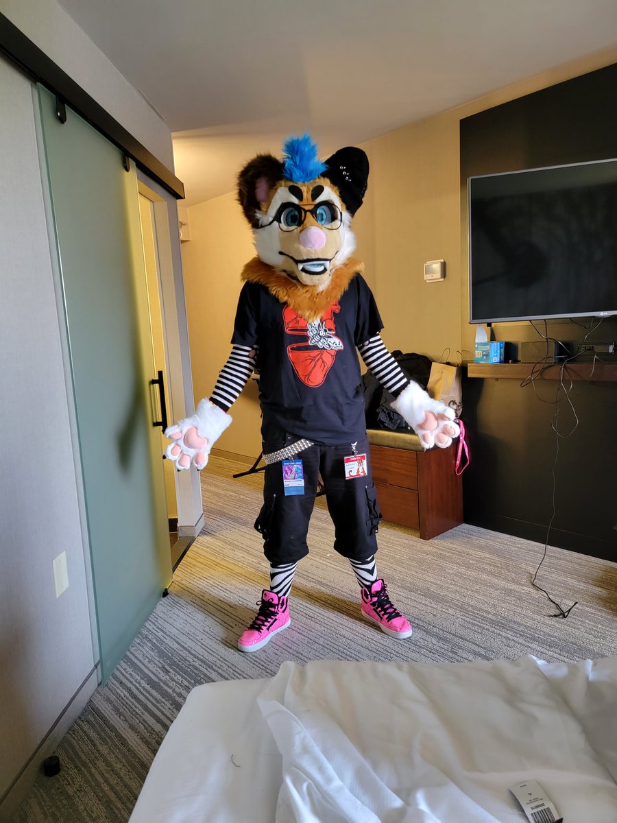 TheTrueHero237's tweet photo. Please welcome: Sponge! 
He's heading to the con! 
#Furlandia https://t.co/N0s5m3Ht6e