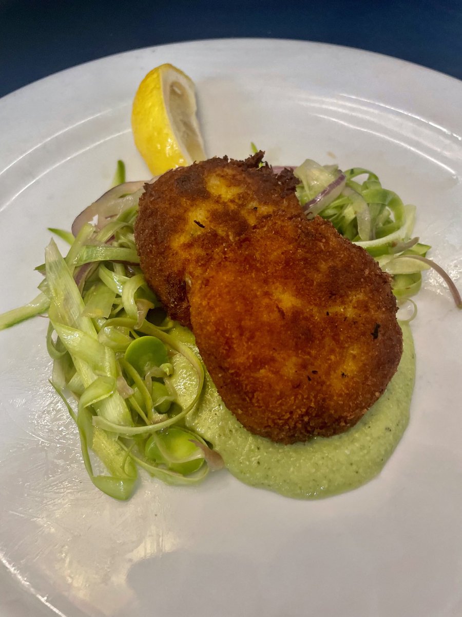 Come in and try our new Crab Cakes!
Dungeness Crab Cakes 
shaved asparagus, fava beans
wilted red onion, salad – lemon dressing, English, pea and mint pesto 
#crabcakes #Foodie #crab #eastbayeats #walnutcreek #asparagus