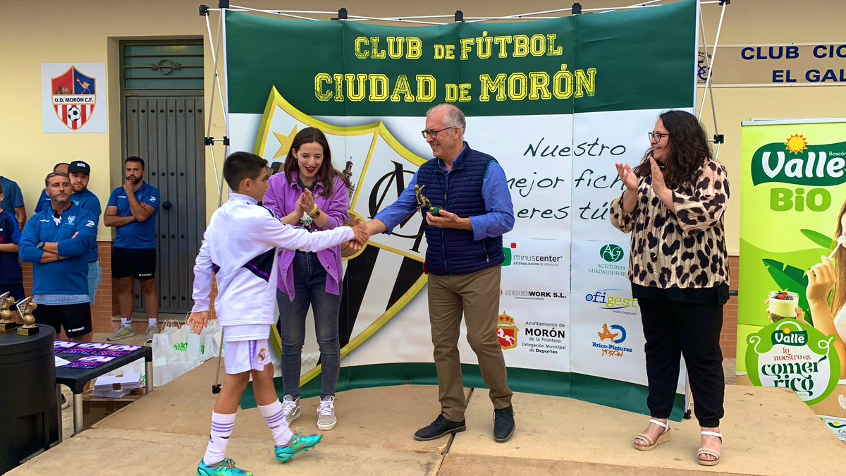TorneoFBCFCM's tweet photo. 📷TORNEO-FASE FINAL

🏆Trofeo Máximo Goleador del Torneo

✔️ Guillermo Collado (@realmadrid)

🥰¡ENHORABUENA!👏🏽

@AbelSegoviaVega
@cfciudaddemoron

#IXTorneoFBCiudadDeMorón https://t.co/F1buUatwM7