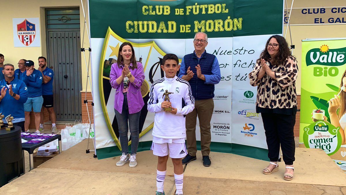 📷TORNEO-FASE FINAL

🏆Trofeo Máximo Goleador del Torneo

✔️ Guillermo Collado (<a href="/realmadrid/">Real Madrid C.F.</a>)

🥰¡ENHORABUENA!👏🏽

<a href="/AbelSegoviaVega/">Abel Segovia Vega</a>
<a href="/cfciudaddemoron/">Club de Fútbol Ciudad de Morón</a>

#IXTorneoFBCiudadDeMorón