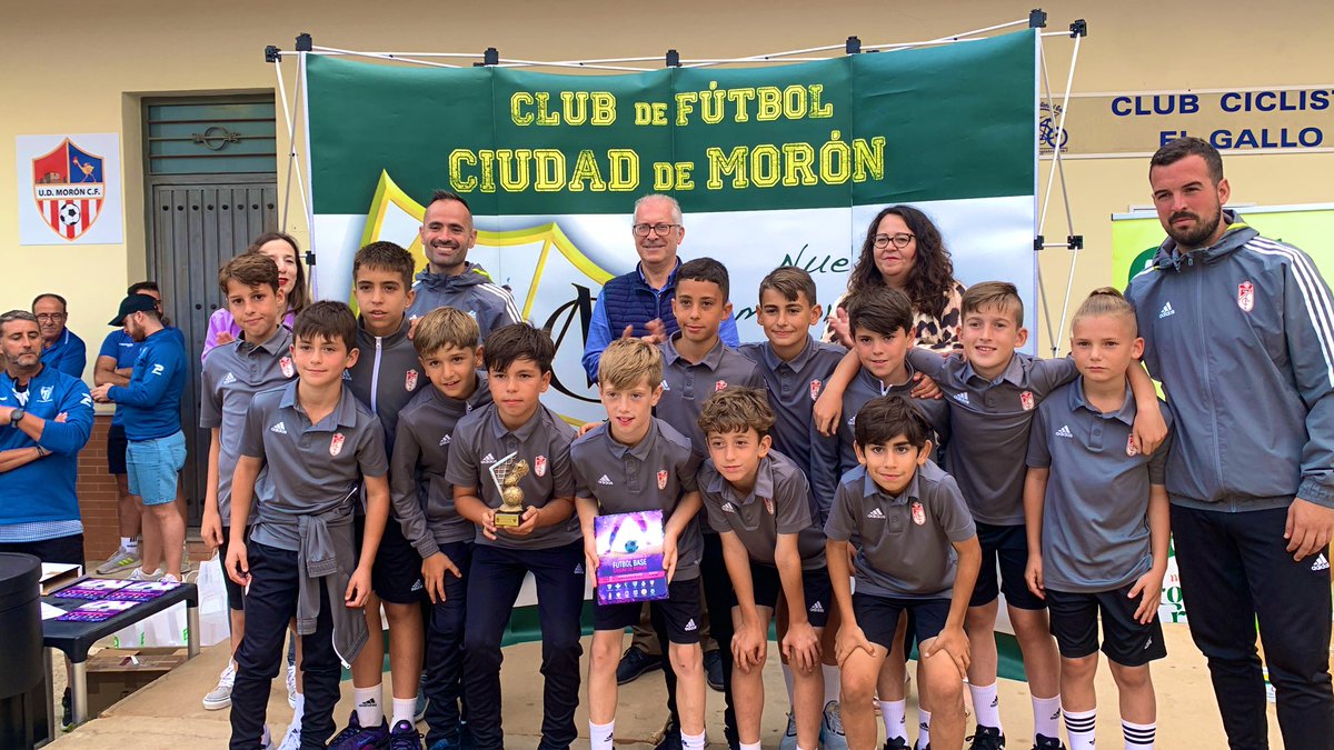 📷TORNEO-FASE FINAL

🏆Trofeo Equipo 4º Clasificado

✔️<a href="/GranadaCF/">Granada CF ❤️⚪️</a> 

🥰¡ENHORABUENA!👏🏽

<a href="/AbelSegoviaVega/">Abel Segovia Vega</a>
<a href="/cfciudaddemoron/">Club de Fútbol Ciudad de Morón</a>

#IXTorneoFBCiudadDeMorón