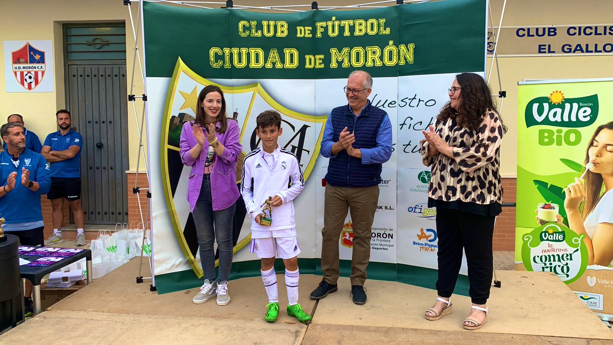 📷TORNEO-FASE FINAL

🏆Trofeo Mejor Jugador del Torneo

✔️ Pablo García (<a href="/realmadrid/">Real Madrid C.F.</a>)

🥰¡ENHORABUENA!👏🏽

<a href="/AbelSegoviaVega/">Abel Segovia Vega</a>
<a href="/cfciudaddemoron/">Club de Fútbol Ciudad de Morón</a>

#IXTorneoFBCiudadDeMorón