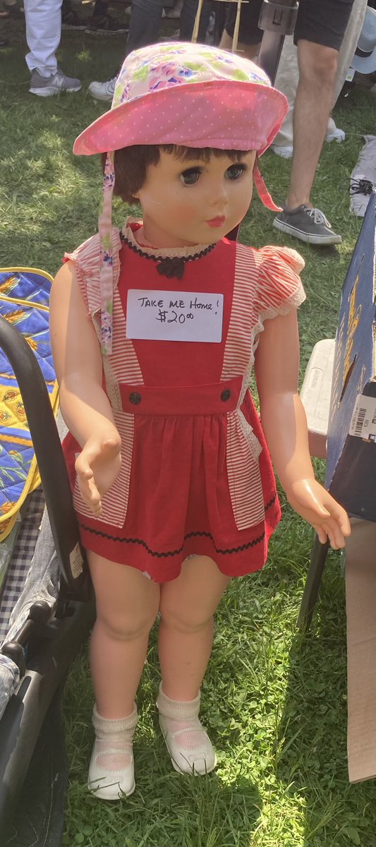 4sharpcornerz's tweet image. As seen today at the Great Glebe Garage Sale.
And no, I did not take this creepy doll home 😵‍💫