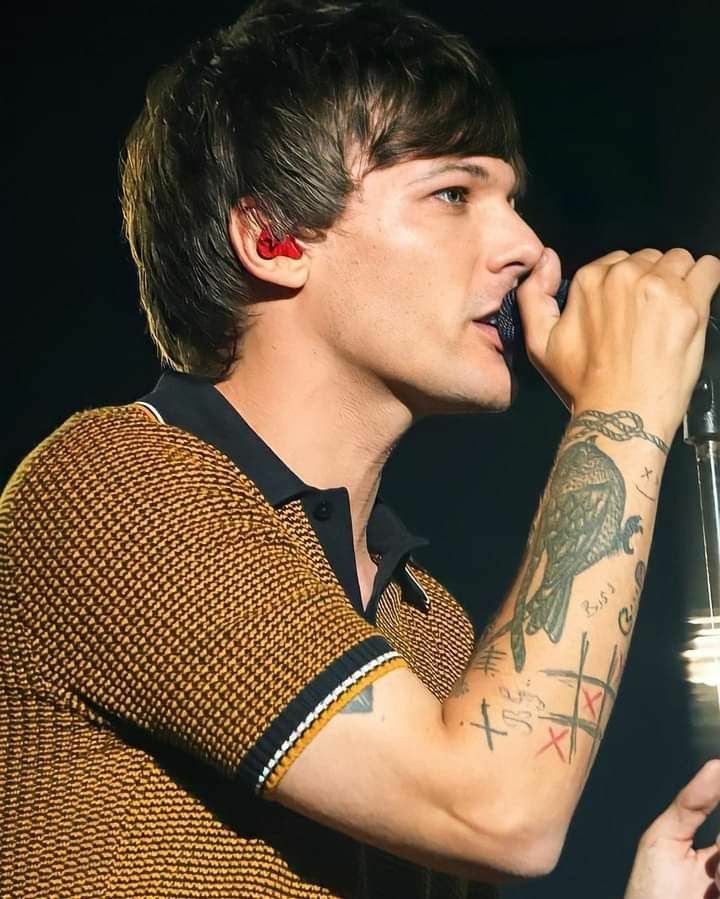 bstwiftom's tweet image. they say home is where the heart is but god, I love the english, you know I love a london boy.♡