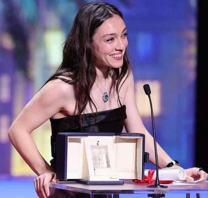 Yobazlığın panzehiri, Laik kadınlardır..

Devrim Kadınla başlar..✌️🫶

Emeğine yüreğine sağlık #MerveDizdar