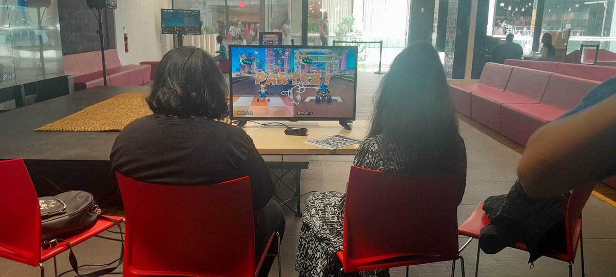 UpsideBar91's tweet photo. 🤩🤩🤩Tournoi MK8 validé avec @MicroFolie 🕹🕹🕹
C'était un plaisir et on vous attend pour la prochaine édition en juillet.
Classement: https://t.co/M7ouyyq4NN
#mk8 #NintendoSwitch #upsidebar #EvryCourcouronnes #agora #spot https://t.co/EliZ97AZ3y
