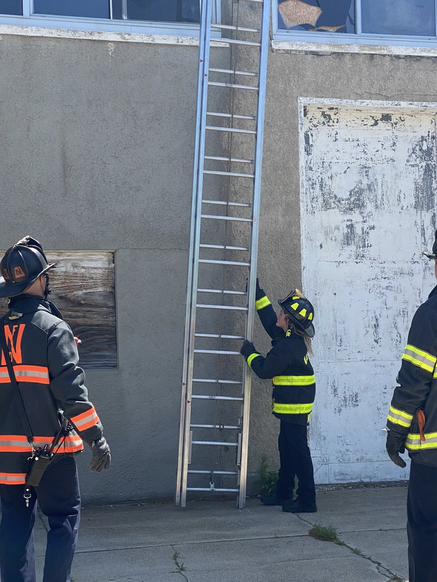 nashuafire's tweet photo. Our @Local_789 crews took advantage of the weather today - lots of training getting done on firefighter rescue, ladders, and water streams. https://t.co/r7WEonoFh1