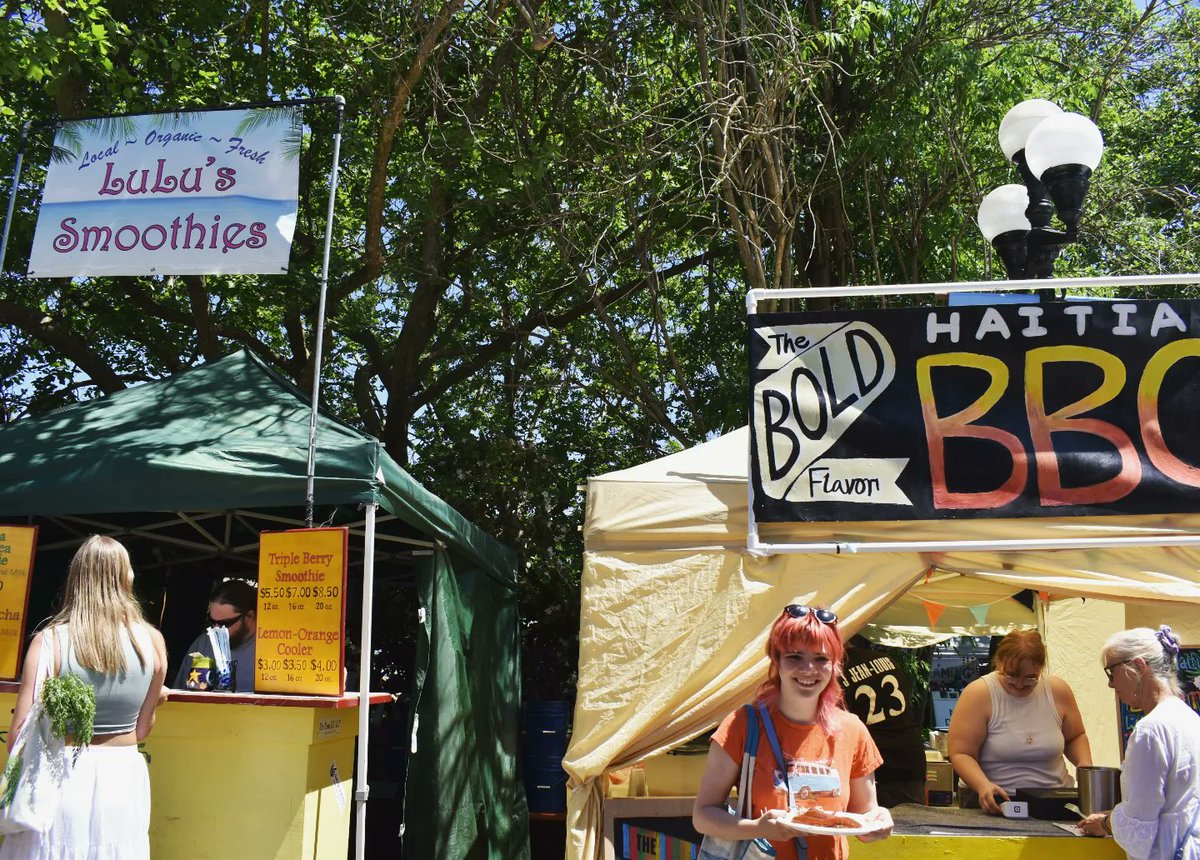 SaturdayMarket's tweet image. 🥤 One of the best things about our International Food Court is the ability to get tasty food from multiple booths! Like this matcha smoothie ribs combo from LuLu's Smoothies and The Bold Flavor. You can find LuLu's Smoothies in booth #F07 and The Bold Flavor in booth #F06. 🍖