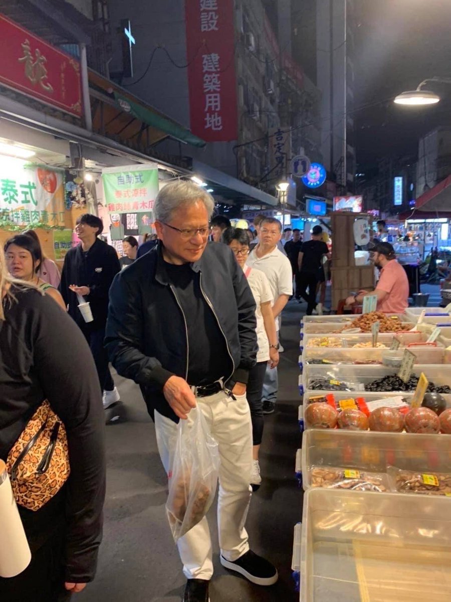 Night before his NTU commencement speech, Jensen hit up the Taipei night market, just like another normal person. What a guy. What a GOAT.