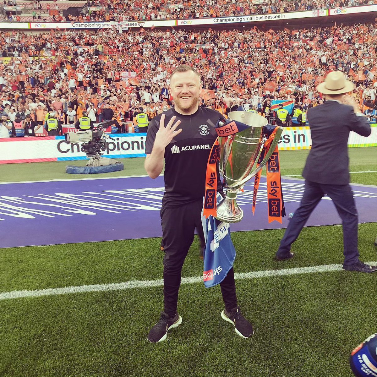 Darren Cook tweet media