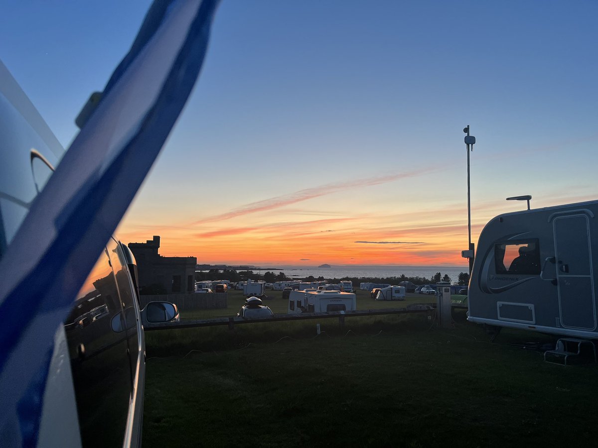 @WindyWilson88 Few wee pics of sunset from #Dunbar @CampAndCaravan @goeastlothian 🏴󠁧󠁢󠁳󠁣󠁴󠁿