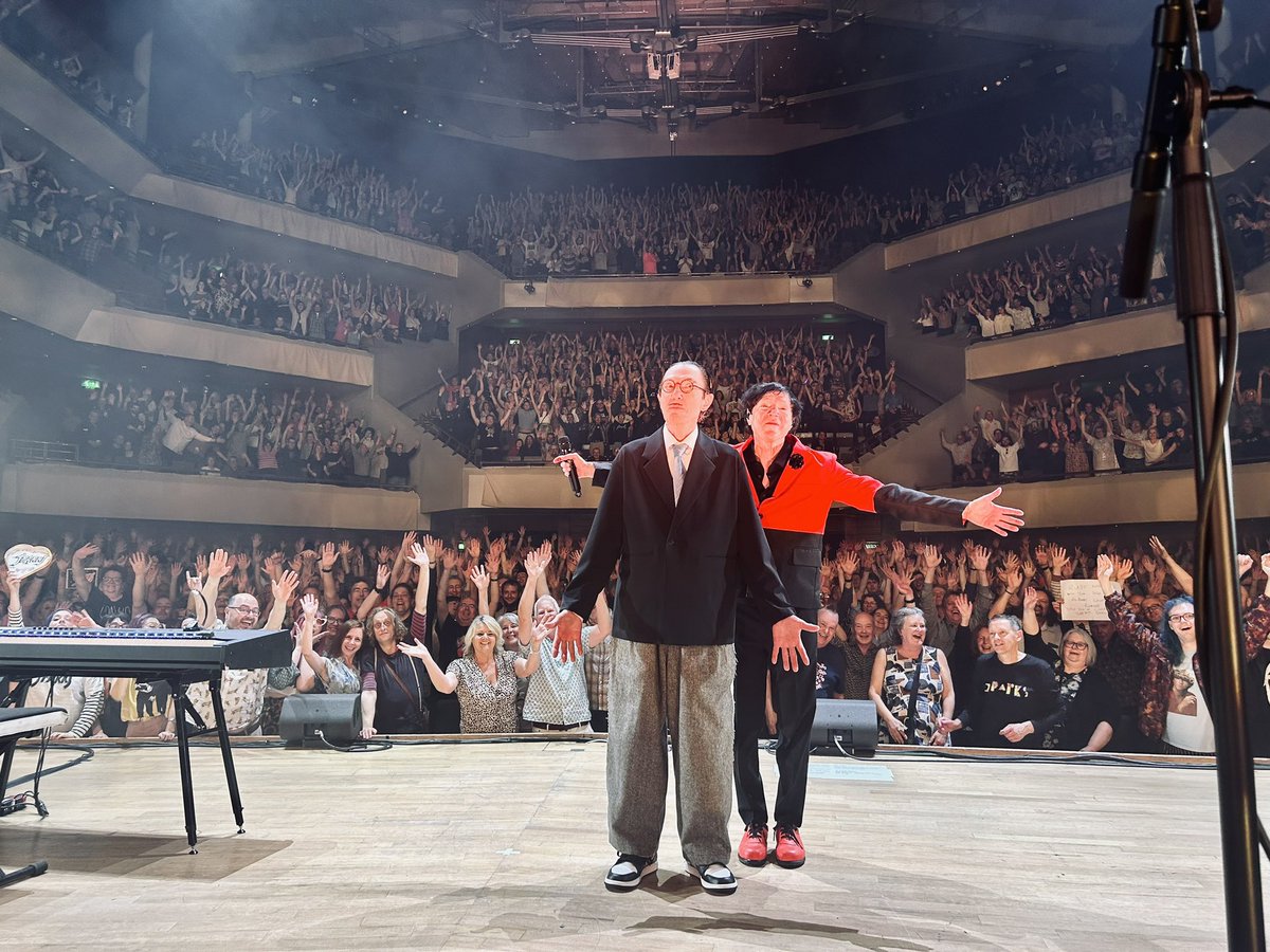 sparksofficial's tweet photo. Thank you, THANK YOU, Manchester!! ✨

#SparksTour2023 https://t.co/CFcHL1hAlU