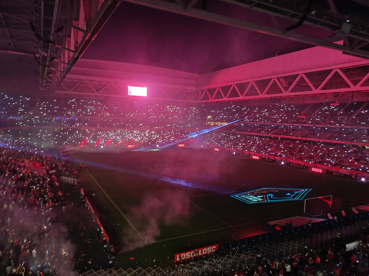 Ce club c'est toute ma vie ❤️🤍 <a href="/losclive/">LOSC</a>