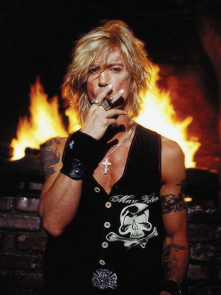 duff mckagan in his velvet revolver era

— a thread 🧵