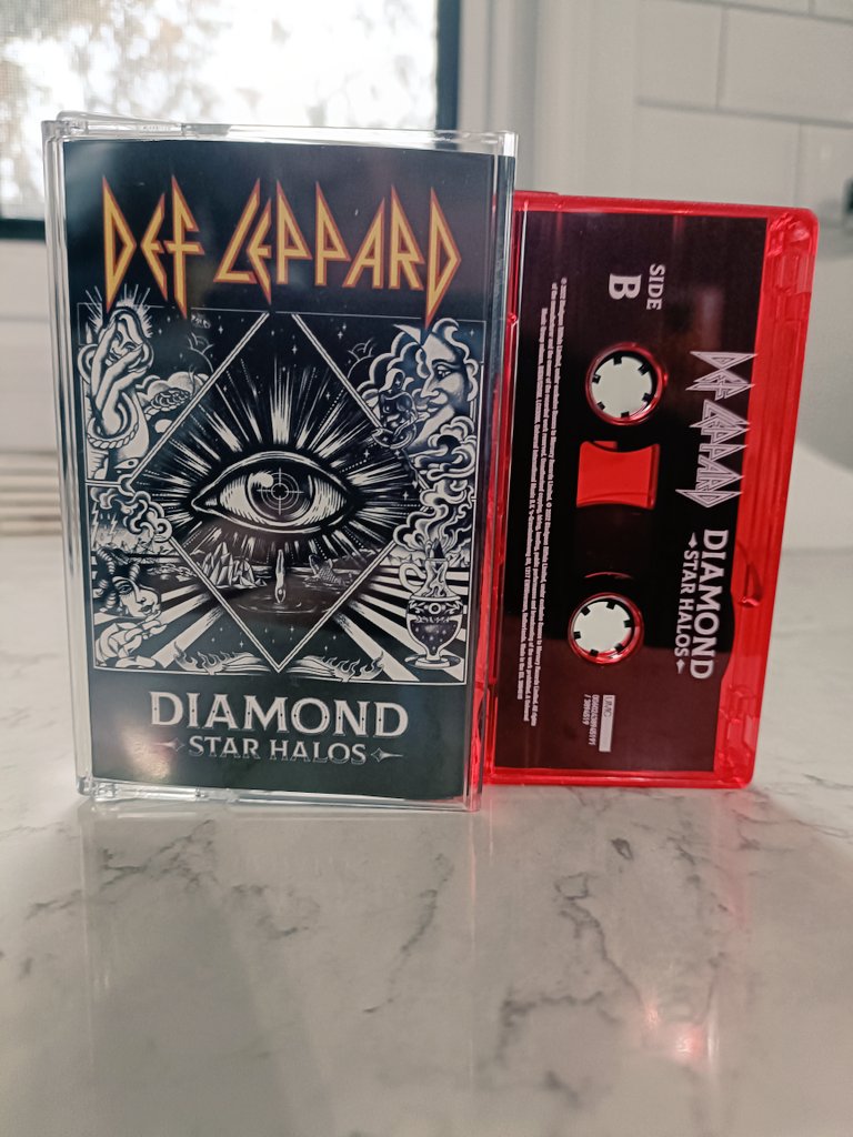 Happy One Year Anniversary to this fantastic album! Diamond Star Halos💯🤟
@DefLeppard #diamondstarhalos