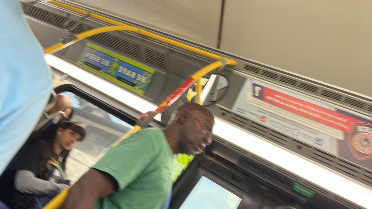 JaimeDimler's tweet photo. @METROHouston @HoustonTX @houstonpolice urgent an officer 👮🏻‍♀️ a Latino rider being instigated, insulted, harassed, 3ack men being a nuance.. https://t.co/KHszhqL5Iu