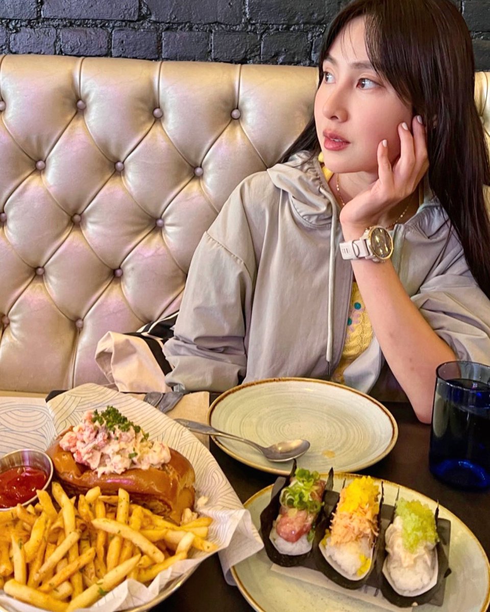 🦞 Lobster Rolls Or Lobster Temaki? 🎏 Why Not Both‼️
🇺🇸 Kick Off #MemorialDayWeekend With Beachfront Views &amp; Frozen Sake  @eatluckyyu 🥢

🦪 Check out BluePlateOysterette.com For Reservations 

📸💙: <a href="/serenahouse/">serena pink</a>