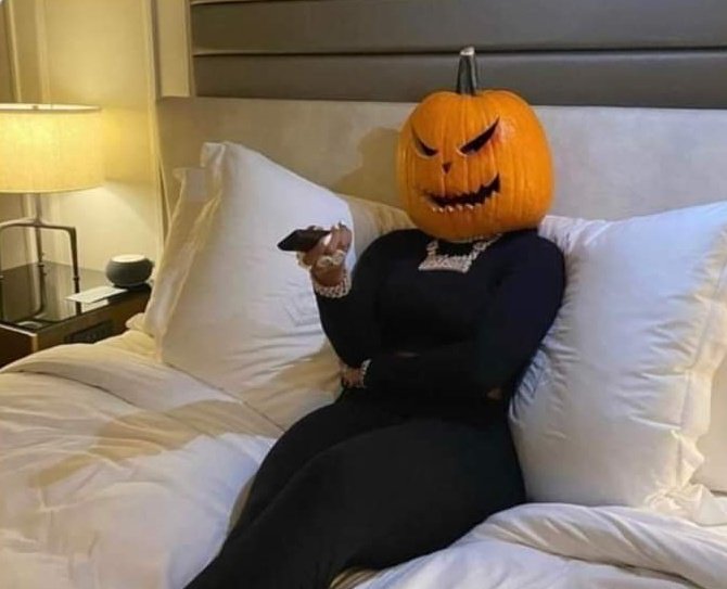 thespookygirll's tweet photo. me waiting for fall because i hate the summer https://t.co/IOjVUqWRTI