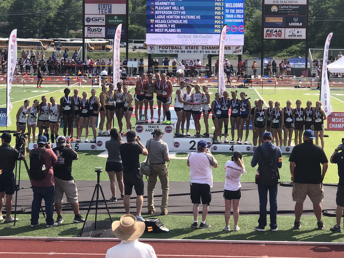 CHSDragonsTF's tweet photo. @EllaJameson05 @JusticeBrewer4 @addimac42 and Bailey Robinson bring home 3rd place in the Class 3 4x400m Relay! 🔥🥉🔥#TurnAndBurn https://t.co/7gCmRVkJdb