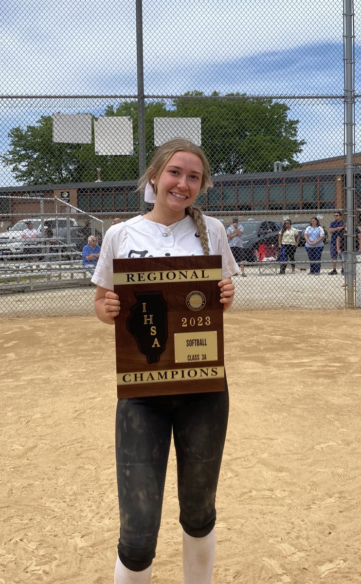 c_barganski2025's tweet photo. REGIONAL CHAMPS‼️ Exciting game VS Elmwood Park to win the regional championship. I went 2-3 leading my team in hits and a throw out at second. 🥎🎉 @FriarSoftball @windmillsblue07 @FenwickAD https://t.co/52C4N8RatZ