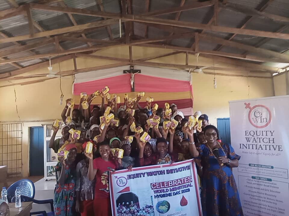 Equity_Watch1's tweet photo. and distributed 100 pads as part of our efforts to stop period poverty
#MHD2023
#StopPeriodPoverty
#WeAreCommitted https://t.co/EPkLMSi55N
