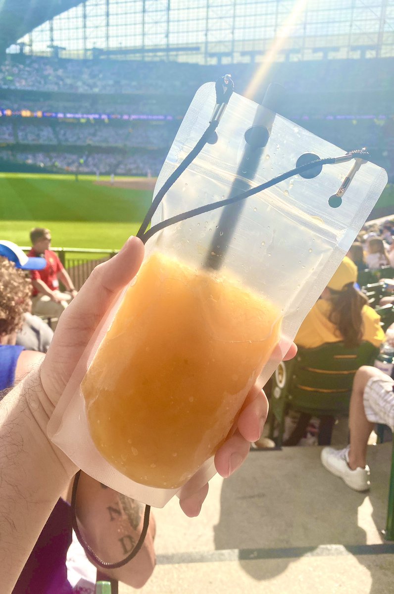 ErikFrankhouse's tweet photo. It's hot as hell out but this frozen necklace rum punch for the win @Brewers
#hotafout | #savinggrace https://t.co/YVPE77O5L3