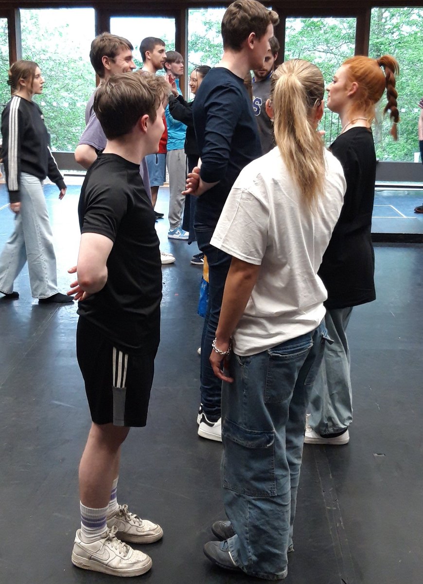 LyricLearning's tweet image. Interesting week in Anne Boleyn rehearsals - everything from Tudor courtly dance to boxing!