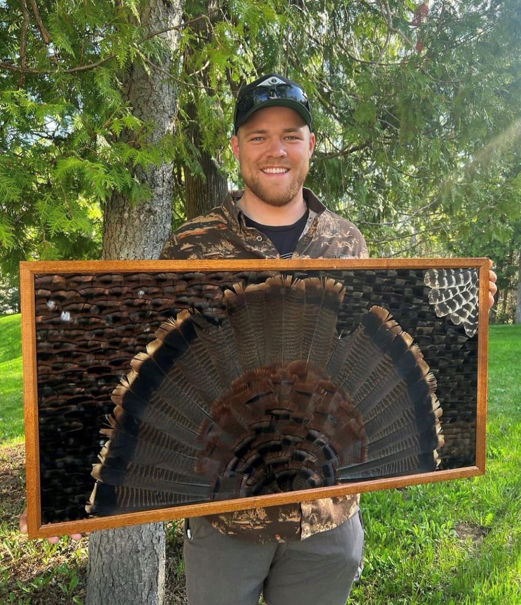 Who would love to have a display like this one made by @natehovingoutdoors, who spent 13 hours putting this work of art together. - Shared by @DruryOutdoors 

#FindYourAdventure #hunting #art #wildturkey #turkeyhunting #turkeyseason #wallart #picture