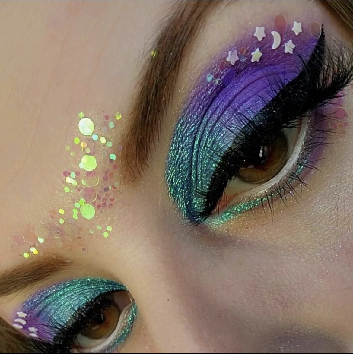 ProfusionCo's tweet image. This festival eye look by @jackiebeauty87 is absolutely gorgeous 🎡🤩 using our Metachrome Duochromatica pigment in Avatar!

Shop our Metachrome collection online!🙌

_____________________
#profusion #creativemakeup #artisticmakeup #colorfulmakeup #beautyblogger #duochrome #duoch