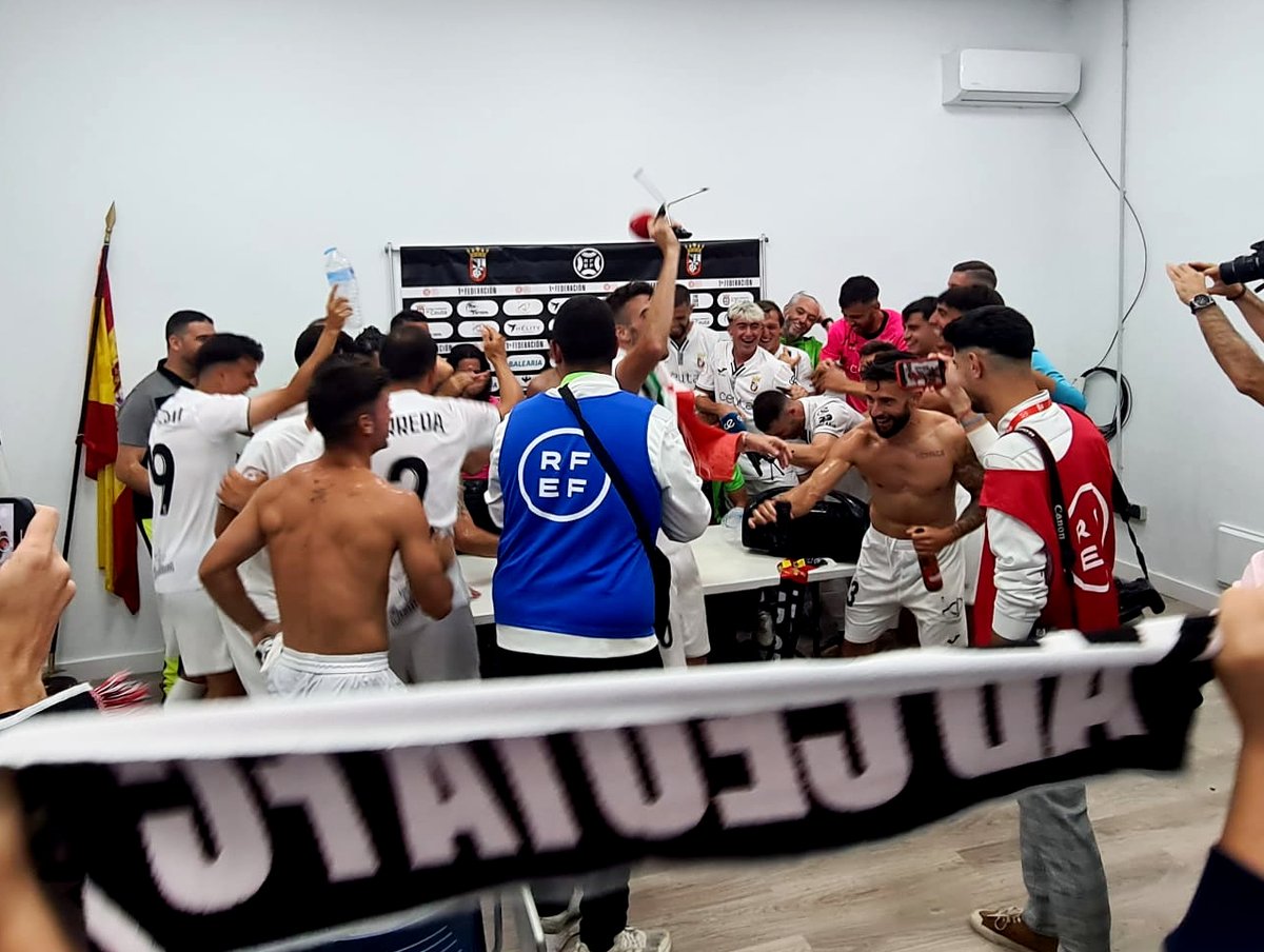 rafa baez (@rbaezruiz) on Twitter photo ‼ EN VÍDEO 📺 - No te pierdas estas divertidas imágenes de la plantilla de la <a href="/ADCeuta_FC/">AD CEUTA FC</a> en la sala de prensa ⚽⬇
EN VÍDEO - Locura en la sala de prensa: <a href="/jjromerog5/">Jose Juan Romero Gil</a> y Luhay Hamido, por los aires ceutatv.com/video/deportes… a través de <a href="/CeutaTV/">Ceuta Televisión</a> #PrimeraRFEF <a href="/RubenBaezR/">Rubén Báez Ruiz</a> ‼ EN VÍDEO 📺 - No te pierdas estas divertidas imágenes de la plantilla de la <a href="/ADCeuta_FC/">AD CEUTA FC</a> en la sala de prensa ⚽⬇
EN VÍDEO - Locura en la sala de prensa: <a href="/jjromerog5/">Jose Juan Romero Gil</a> y Luhay Hamido, por los aires ceutatv.com/video/deportes… a través de <a href="/CeutaTV/">Ceuta Televisión</a> #PrimeraRFEF <a href="/RubenBaezR/">Rubén Báez Ruiz</a>