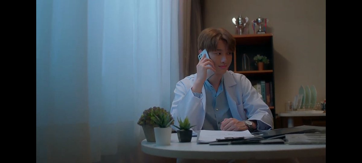 MarkGunArg's tweet photo. #LuminousEp1
I love the warmth that Dr. Patis' office conveys 😌
#Luminousseries
#LuminousSolution
#Gunnapatn
#AmmoforGN https://t.co/HEZc2YA5Sx