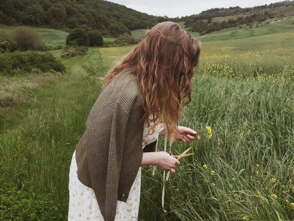 • «It is only with the heart that one can see rightly; what is essential is invisible to the eye.»

Antoine de Saint-Exupery 🌿
.
Photo @wilmeredson 🎞️
.
#countryside #countrysidewalk #cottagecore #slowliving #slowlife #naturelovers #forestphotography #forestlovers #flowers