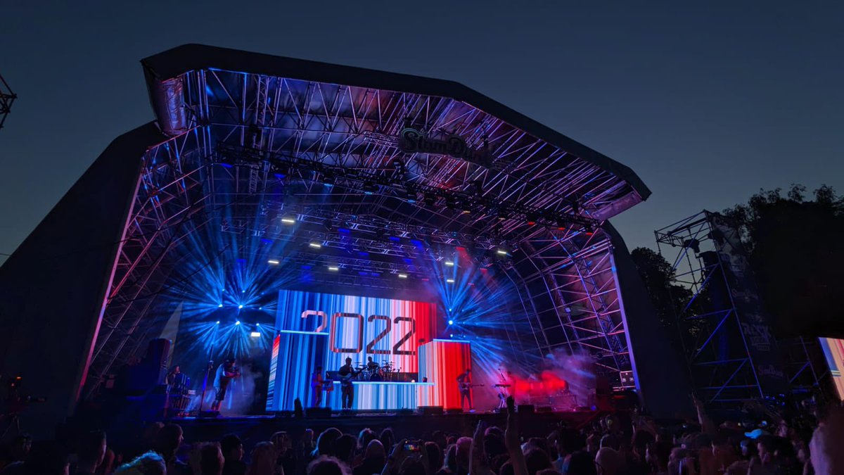 .<a href="/ENTERSHIKARI/">ENTER SHIKARI</a> repping the <a href="/ed_hawkins/">Ed Hawkins</a> #ClimateStripes tonight at Slam Dunk Festival.

Counting up through the years as the fossil fool humans heat the planet. 🤦🏼‍♂️