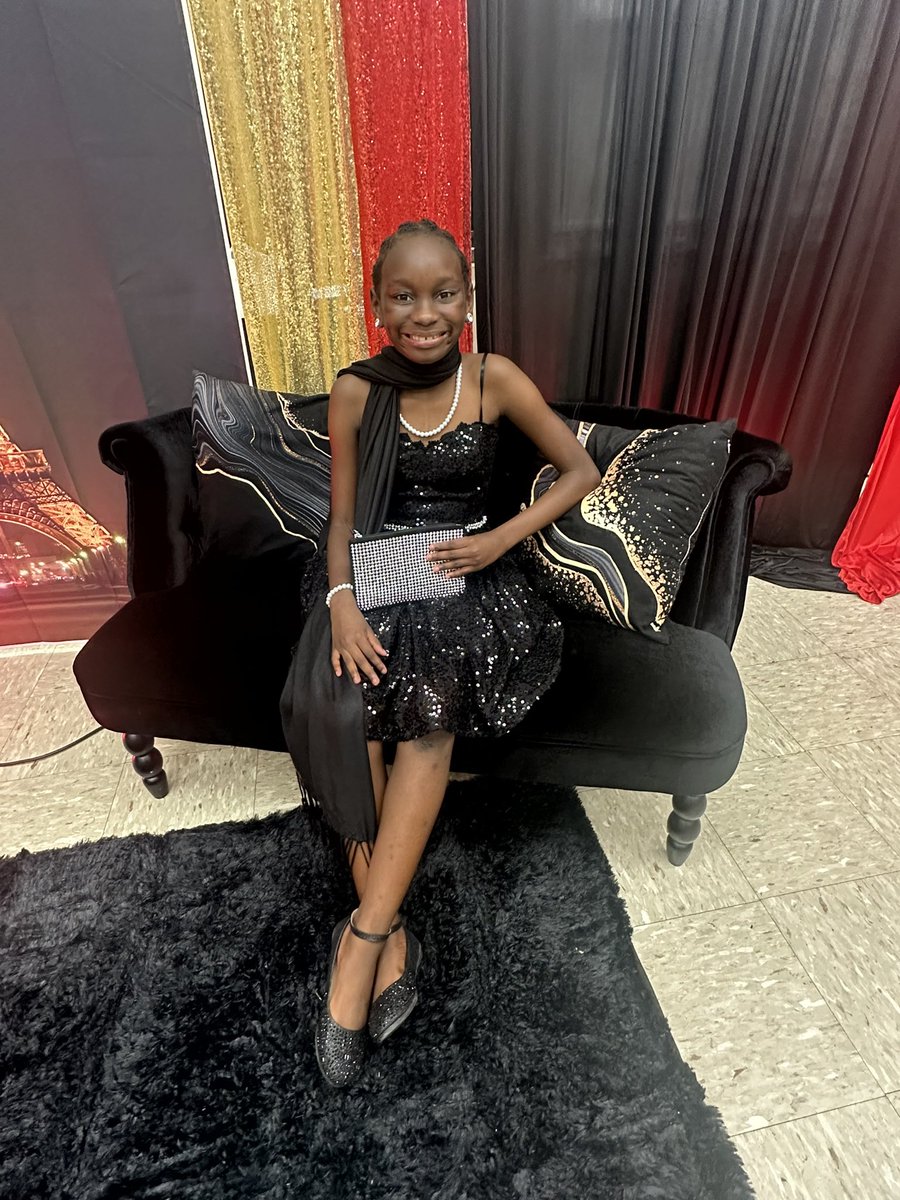 ASP_Olinda's tweet photo. Last night, our 5th graders had a great time their prom. Our theme was “A Night in Paris.” @SuptDotres @MjLewis13 @MarthaMunozCRO https://t.co/qGqUSDGS9O